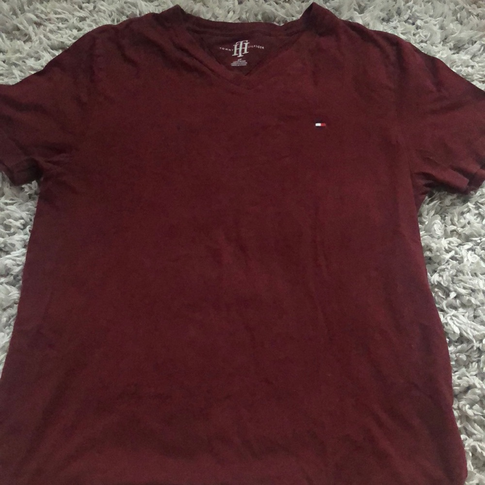 burgundy Tommy Hilfiger T-shirt